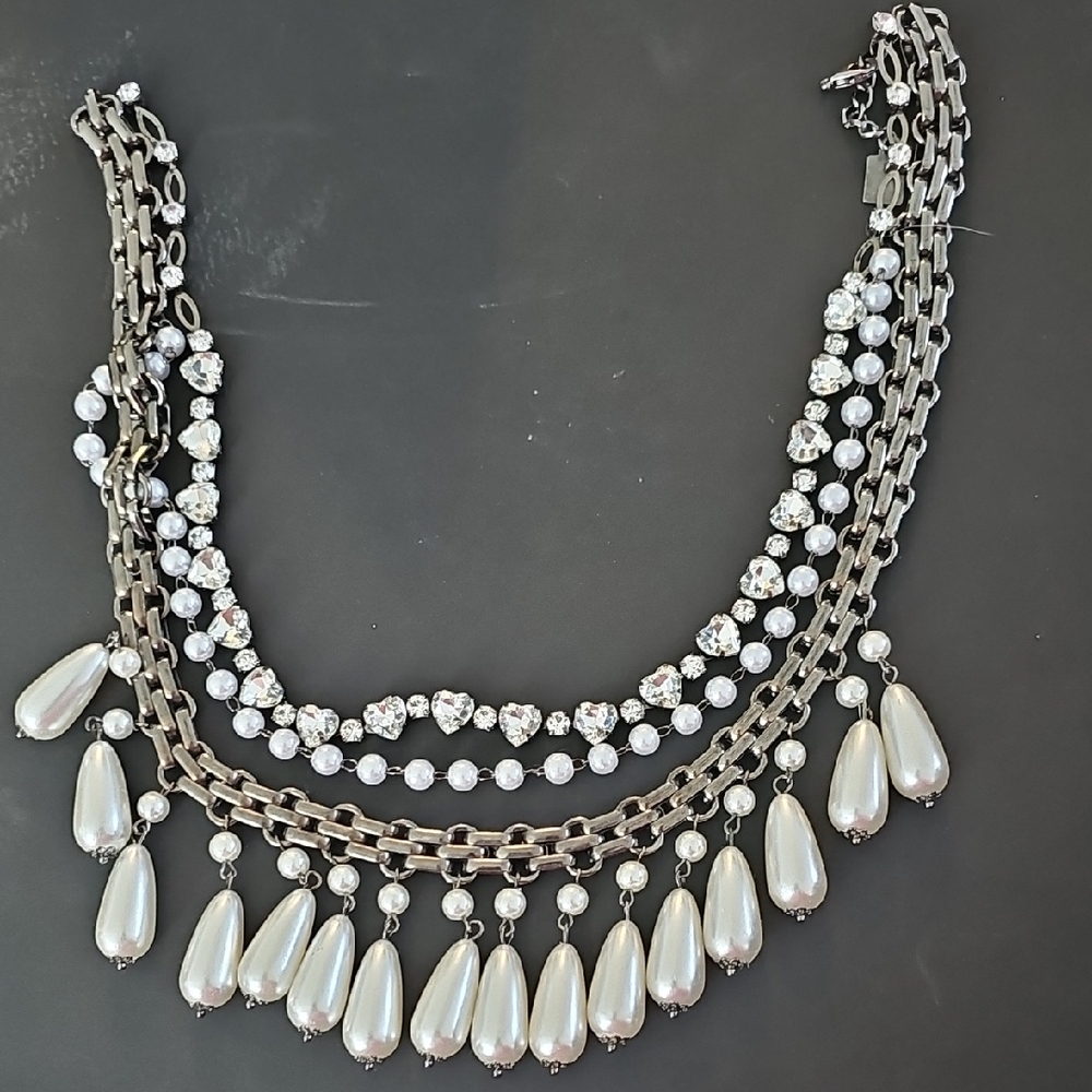 Chic Silver and White Pearl Necklace